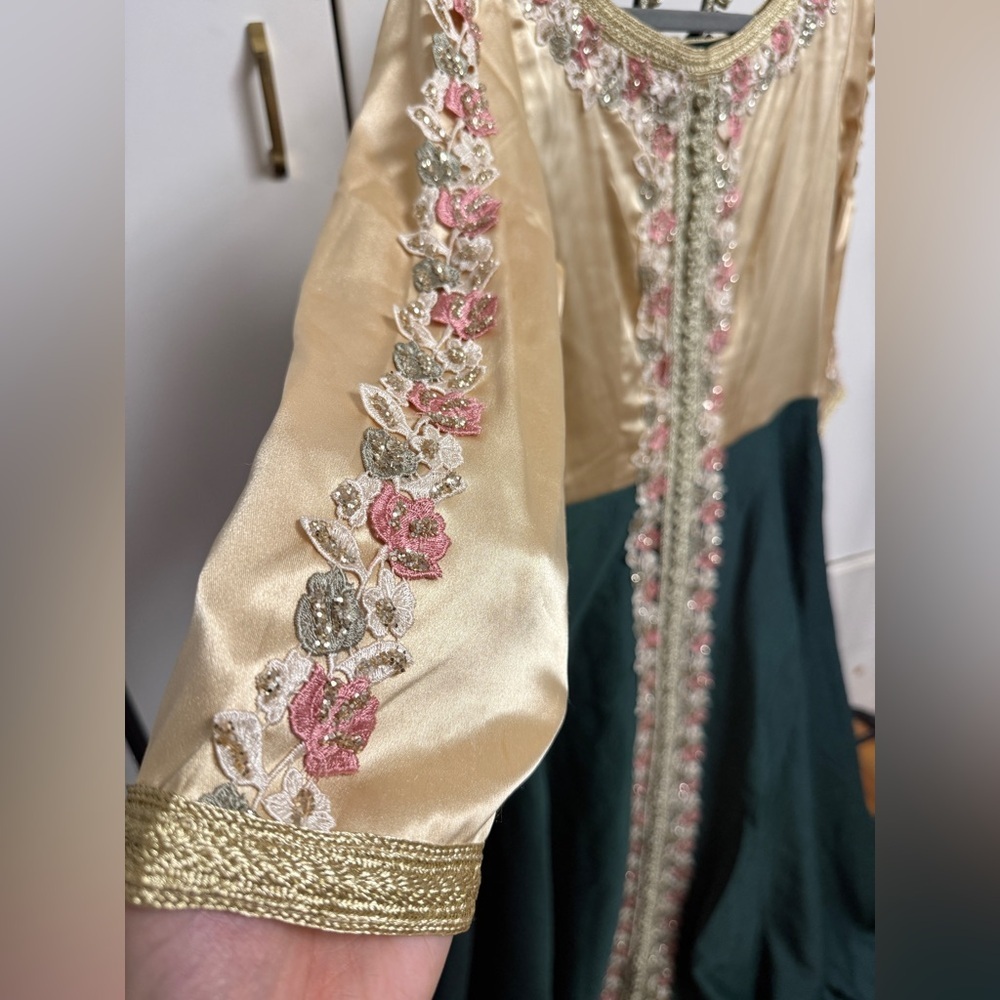 Elegant Green and Gold Embroidered Women’s Dress khaftan Morracan M/Large - Picture 10 of 13
